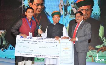 eft-to-Right-Vikramjiet-Isha-Volunteer-Union-Minister-Shri-Arjun-Ram-Meghwal-and-Secretary-Shri-U-P-Singh-Ministry-of-Water-Resources-River-Develo